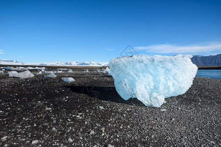 海洋Jokulsarlon冰岛南部一个大型冰川湖的蓝色山有选择地聚焦极端气候图片