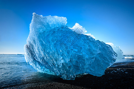 达古冰山Jokulsarlon的蓝色冰山岛南部的一个大冰川湖有选择重点自然约古沙龙水背景