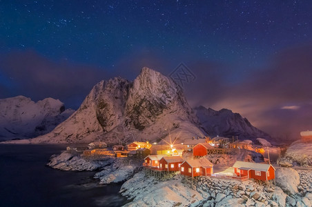 利兰斯廷登在哈姆诺伊和利兰丁登山峰Lofotten岛群冬季景色挪威里尼恩冬季美丽的山区景色挪威斯堪的纳维亚冬季等汉莫奈和利兰丁登图片