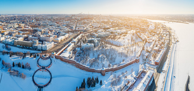 自然目的地市中心NizhnyNovgorod俄罗斯伏尔加河边克里姆林宫和ChkalovStairs冬季的全景图片