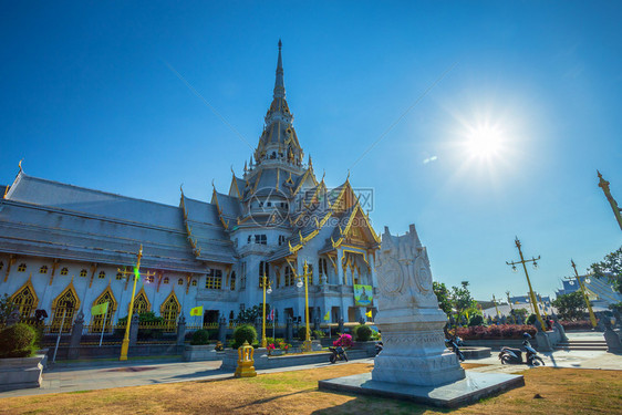 太阳老的WatSothonwarararam是历史中心的一个佛教寺庙是泰国Chachoengsao省的主要旅游景点之一的佛教寺庙图片