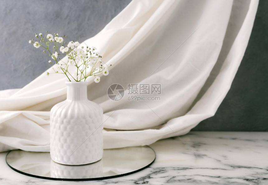 具有花桌分辨率的陶瓷花瓶和高品质的美丽光彩陶瓷花桌瓶高质量的美容照片概念白色的古典春天图片