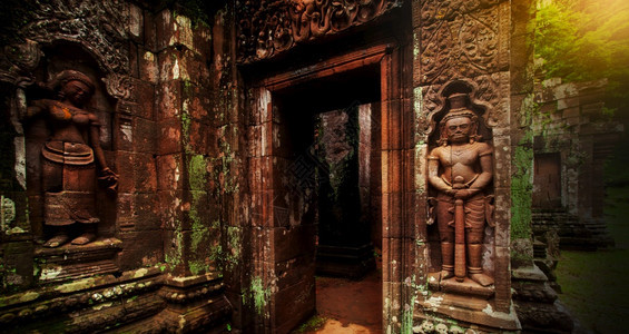 增值税恶魔佛教在老挝科文组织世界遗产地VatPhou的古庙中雕刻了巨人和Apsara雕像图片