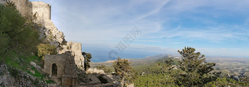 塞浦路斯坎塔拉2018年月27日塞浦路斯阿莫霍托区三座Pentadaktylos山脉城堡最东端的坎塔拉城堡全景复制过去的堡垒图片