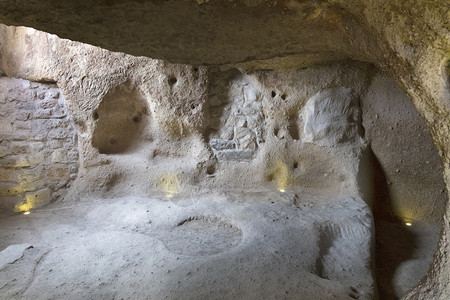 山住宅洞穴房屋卡帕多西亚由希腊人在岩石中切割卡帕多西亚洞穴房屋雕刻在岩石中考古学图片