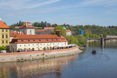 正方形捷克布拉格市旧建筑和Vltava河巡航照片2019年4月6日天城市的图片