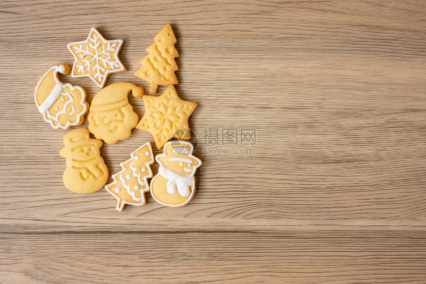 圣诞快乐自制饼干在木桌背景Xmas派对节假日和新年快乐概念松树桌子快活图片