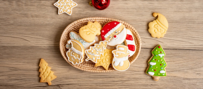 圣诞快乐自制饼干在木桌背景Xmas派对节假日和新年快乐概念甜的雪花美味图片