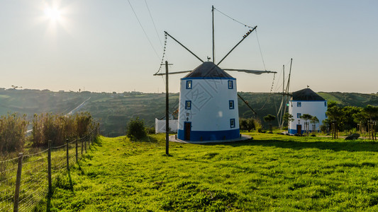 磨全景农场葡萄牙辛特拉的典型葡萄牙风车辛特拉的典型葡萄牙风车图片