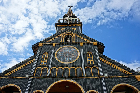 优质的木制纪念碑KONTUMVIETNAAMAUG2Kontum木教堂10岁古老大教堂宗遗产著名的旅游地点惊人的建筑师造出美丽的图片