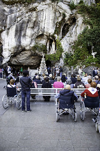 康复贵妇人处女2017年月2日法国罗德LOURDES2017年月2日卢尔德斯圣母地法国朝目的地以2017年月2日在卢尔德斯的知名图片