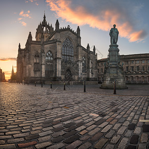 团结的著名上午SaintGiles教堂和WalterScott纪念碑全景联合王国苏格兰爱丁堡城市的图片