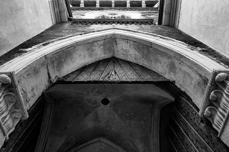 Vigevano的CastelloSforzesco城堡前门的细节黑白照片老的伦巴第城市图片