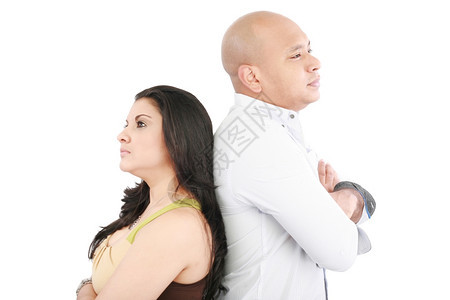 自然愤怒年轻情侣背靠站着在白景关系上有困难的情侣男人图片