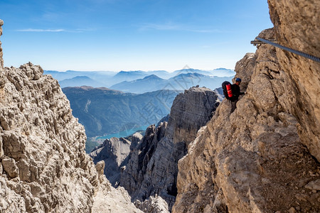 布伦塔徒步旅行者雄登山在意大利多洛米特山脉令人惊叹的景色中ViaFerrata旅行图片
