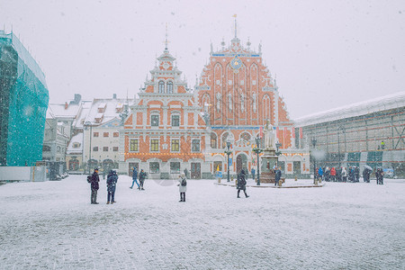 城市屋拉脱维亚托市里加旧城中心雪暴云人和建筑师天线图片