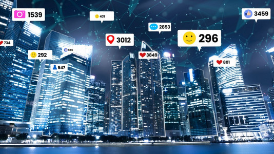 电脑oopicapi移动的社交媒体图标飞越市中心通过社交网络应用平台显示人们参与联系在线社区和交媒体营销策略的概念社交媒体图标飞图片