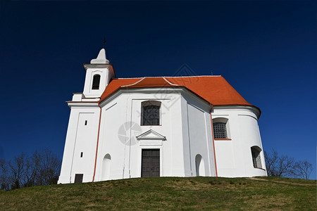历史村庄圣安东尼多尔库切捷克美丽的老教堂建筑学图片