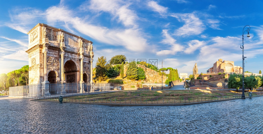 古老的帝国正面君士坦丁大拱门靠近意利竞技馆和罗马论坛图片
