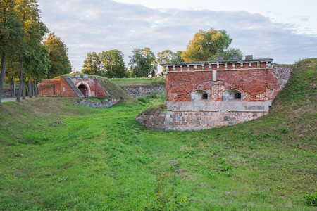 城市的Daugavpils市拉脱维亚旧城堡和红砖废墟防御景观图片