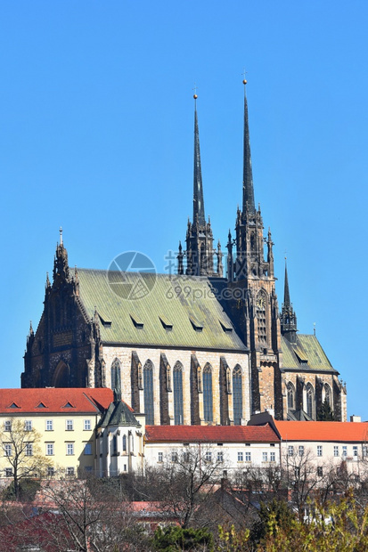 英石丰富多彩的Brno捷克欧洲照片建筑结构太阳和蓝天彼得罗夫寺和斯皮伯克城堡旅游图片