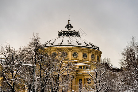 正方形罗马尼亚布加勒斯特首都市中心罗马尼亚Athenaeum或AteneulRoman的详情罗马尼亚语爱乐团图片