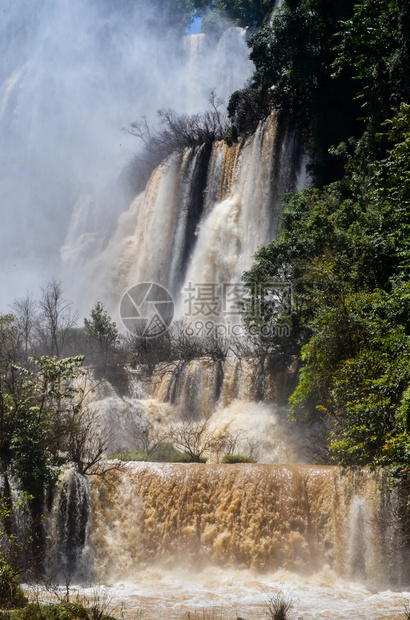 泰国Umphang野生动物保护区UmphangThiLoSu瀑布场景旅行罗图片