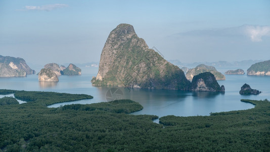 泰国PhangNga海湾红树林和安达曼海山丘的SamedSamedNangCheeView场景雅目的地图片