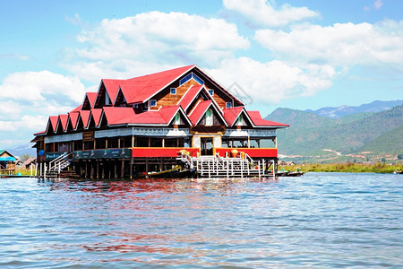 缅甸内尔湖NileLake的竹棍屋旅游地标房子图片