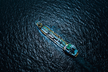 利用石油运输船提供商业服务观察国际航空石油和天然气在泰国的海洋和夜间作业过程中的可怕情况a海上与夜间作业过程船只惊吓行业图片