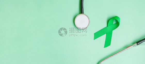 九月绿丝带有关于色颜背景的听诊器以支持人们生活和疾病背景活者Gallbladdersbile管道肺癌和器官捐赠意识月概念医生肾图片