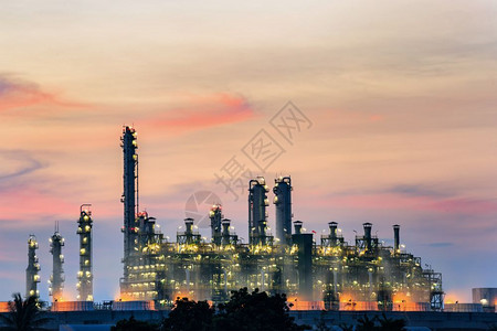 生产财黄昏时装电动发厂为工业区所有厂提供日光支持在1月24日的黄昏时用煤气涡轮燃机发电厂图片