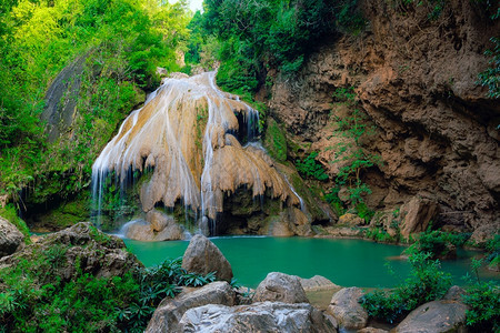 精彩的旅游KoLuang瀑布的全景MeePing公园绿河泰国Lumphun自然图片