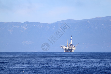 原油钻头VenturaCalifornia附近一个海石油钻井平台生产图片