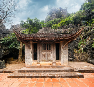著名的古老佛教寺庙洞穴越南旅行目的地BichDongNinhBinh结石岩图片