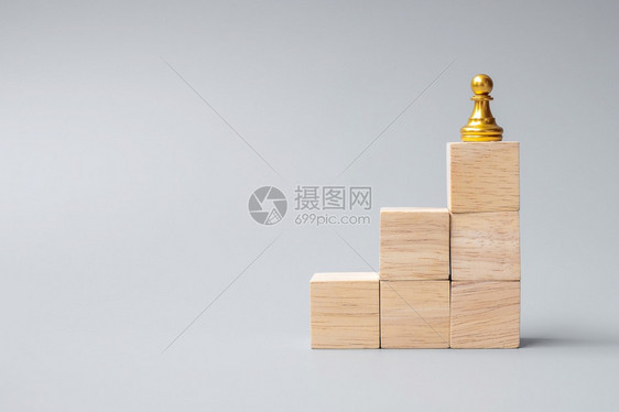 金象棋的子或领头商人胜利导力商业成功团队招募和精神概念金的候选人雇主图片