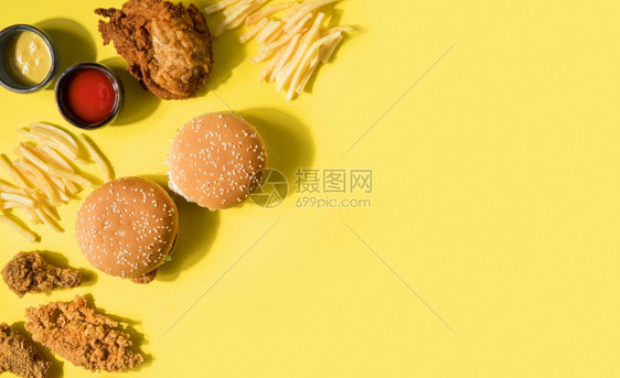 饮食带复制空间的顶视图炸鸡汉堡薯条分辨率和高品质精美照片带复制空间的顶视图炸鸡汉堡薯条高品质和分辨率精美照片概念番茄鼓槌图片