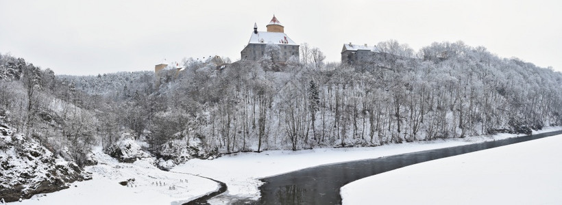 地标冬季风景与美丽的哥特城堡VeveriBrno城市捷克中欧寒冷的场景图片