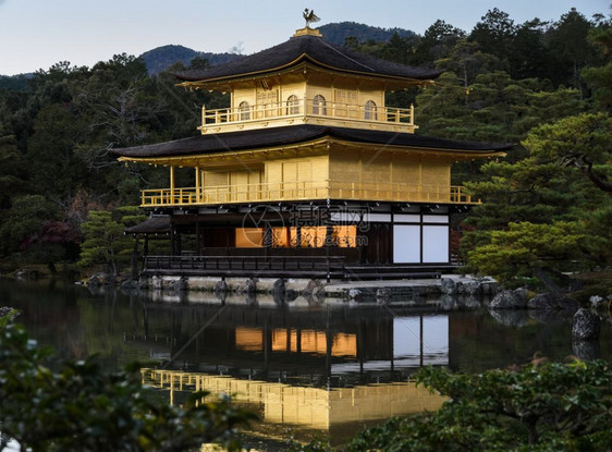 旅行目的地日本京都九寺金殿美丽的宝馆日本京都绿色图片