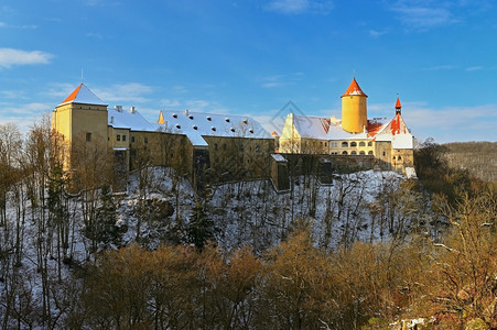 地标一种纪念碑冬季风景与美丽的哥特城堡VeveriBrno城市捷克中欧图片
