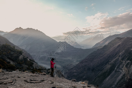 生态吉尔特巴基斯坦HunzaNagar山谷Eagirsqopos巢认为GilgitBaltistan的Karakoram山脉上日图片