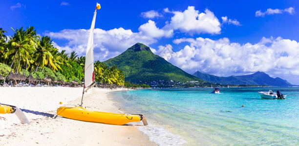 明信片毛里求斯岛美丽的热带海滩FlicenFlac大众度假村的水体育活动旅游宁静图片