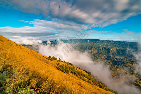 风景优美天空全印度尼西亚巴图尔火山顶端的美丽景色图片