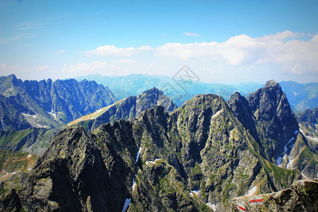 冷静的公园远景斯洛伐克山上积雪的高塔特拉山全景斯洛伐克山上积雪的高塔特拉山全景图片