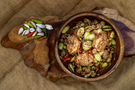 可选择的美食这是泰国南部斯派西臭味豆顶观选择焦点的传统食物包括SpicySpicyTopViewPaciveFocus异国情调图片