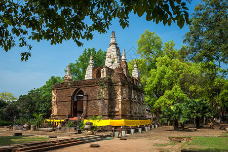 这是泰国清迈的主要旅游景点晚上在清迈的Temple清迈的Temple建筑学旅行传统的图片