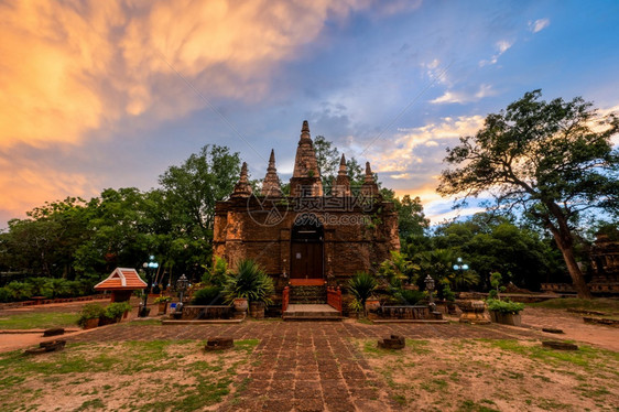 东方的寺庙雕像这是泰国清迈的主要旅游景点晚上在清迈的Temple清迈的Temple图片