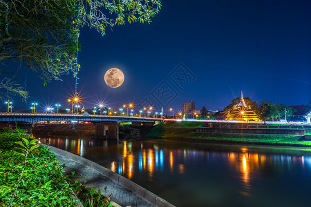 2019年月在泰国菲特桑卢克Phitsanulok的旅游景点城市笏灵图片