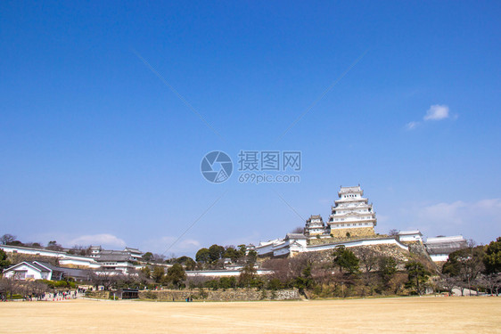 樱花开期间的冰木城堡将在日本兵库县开花景观游客光图片