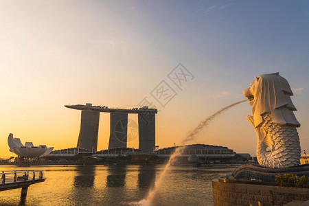 中央白天剧院新加坡2019年8月3日升起在夏纳波尔的码头与美利昂雕像喷泉一起在美里翁公园图片